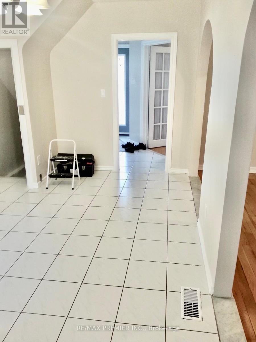 34 Mc Farland Avenue, Toronto, Ontario  M6H 3N1 - Photo 16 - W12414504