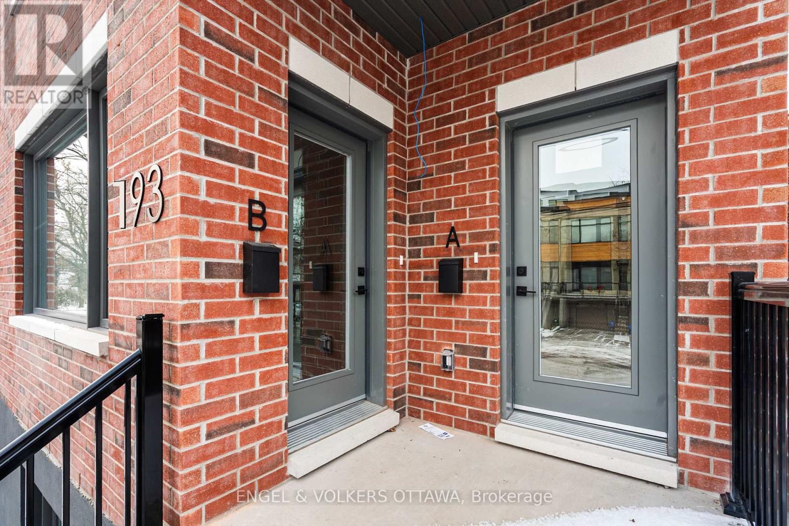 193 Hopewell Avenue, Ottawa, Ontario  K1S 2Z4 - Photo 3 - X12615792