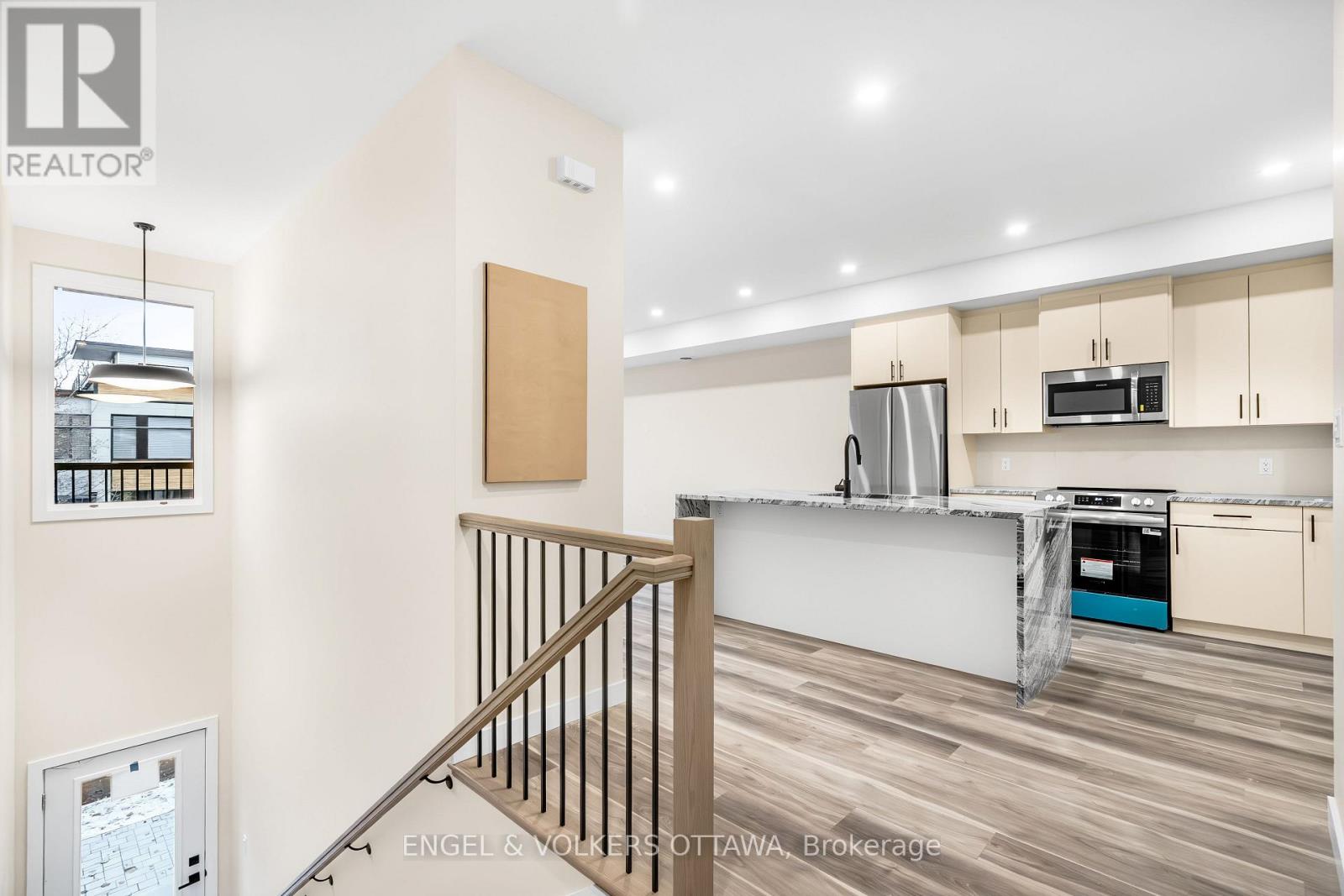 193 Hopewell Avenue, Ottawa, Ontario  K1S 2Z4 - Photo 4 - X12615792