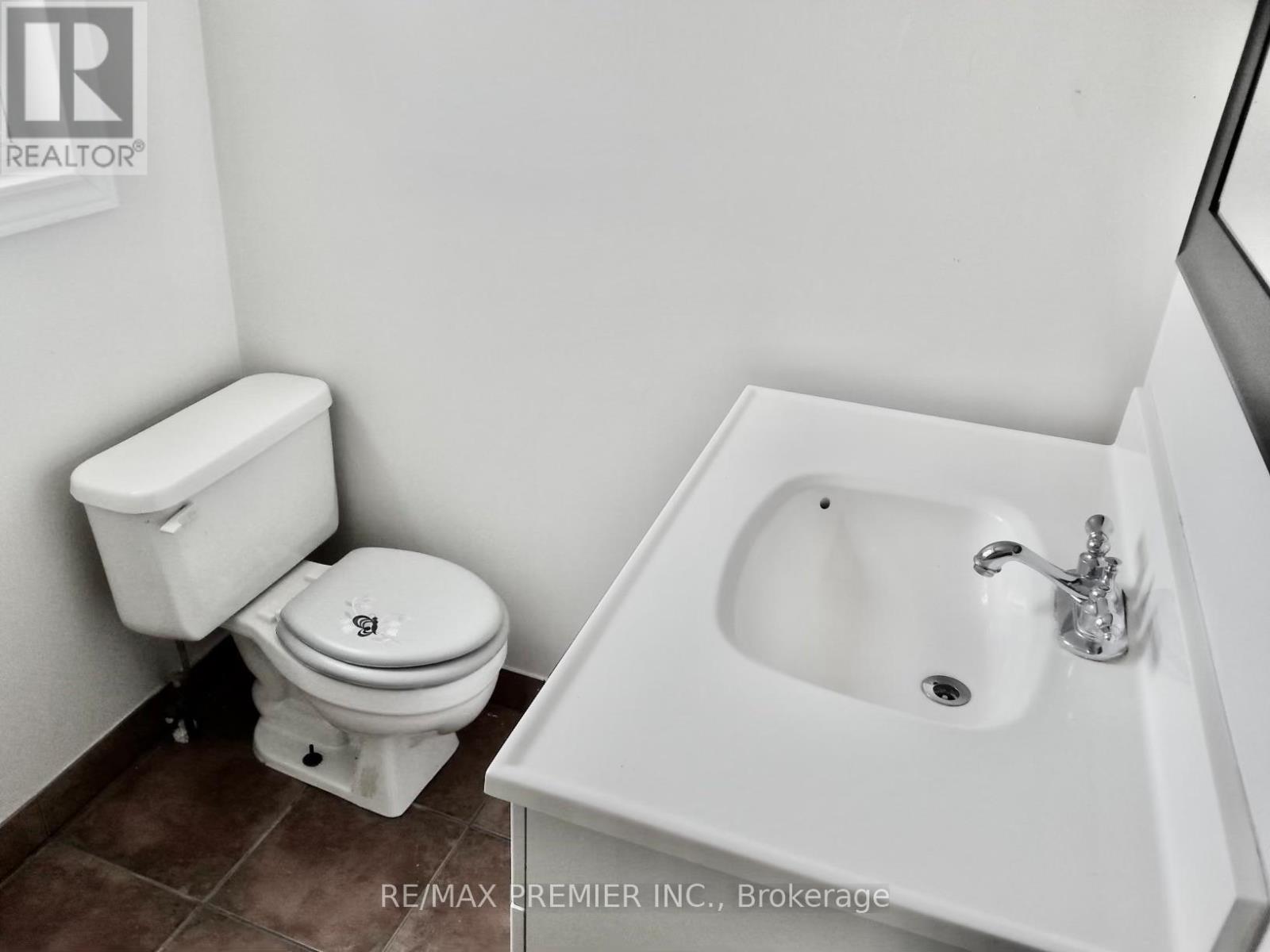 34 Mc Farland Avenue, Toronto, Ontario  M6H 3N1 - Photo 14 - W12414504