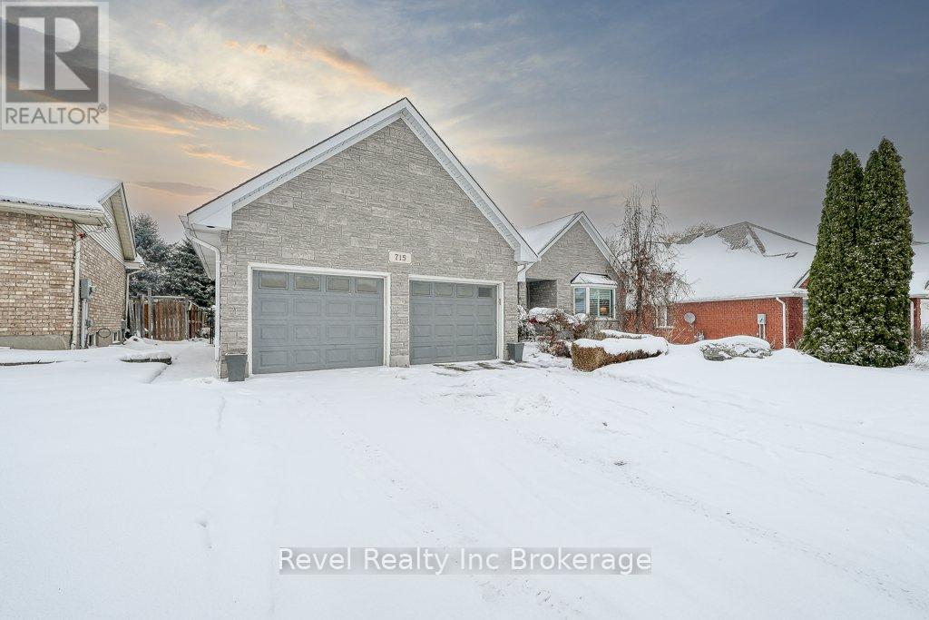 715 Springbank Avenue N, Woodstock (Woodstock - North), Ontario  N4T 1E2 - Photo 3 - X12615718