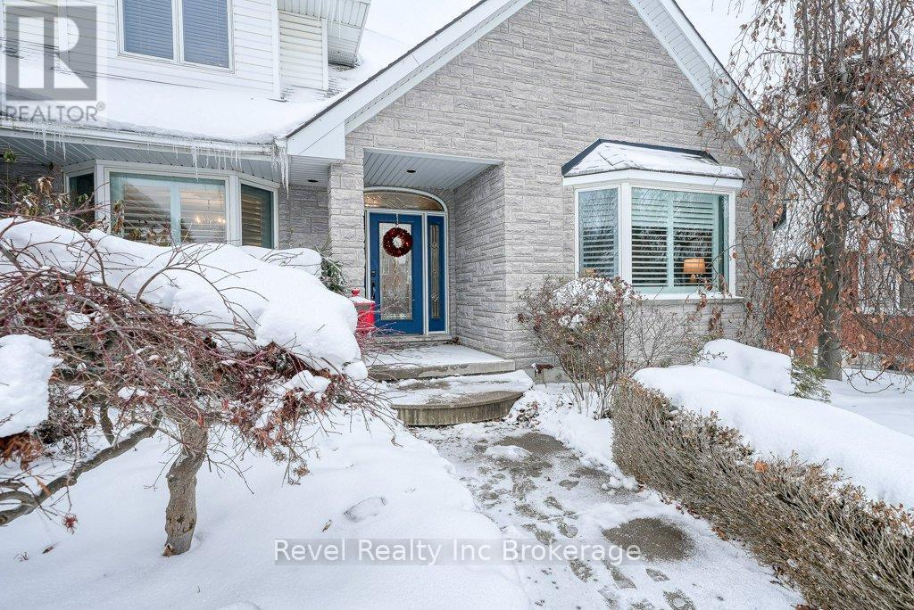 715 Springbank Avenue N, Woodstock (Woodstock - North), Ontario  N4T 1E2 - Photo 4 - X12615718