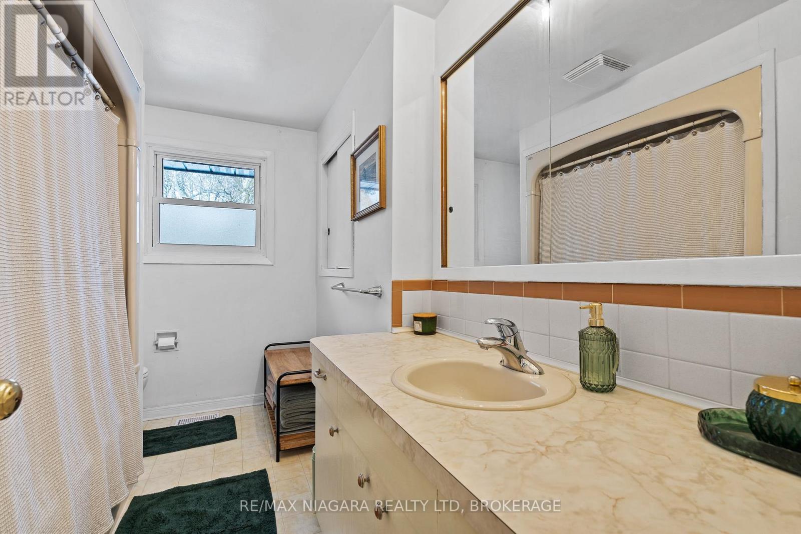 305 Centre Street, Niagara-On-The-Lake (Town), Ontario  L0S 1J0 - Photo 13 - X12615742