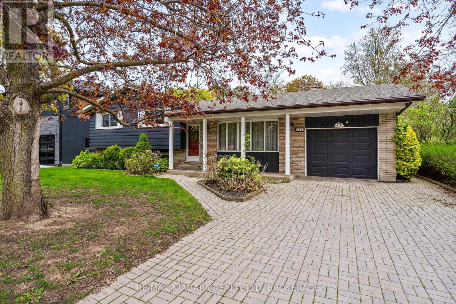 305 Centre Street, Niagara-On-The-Lake (Town), Ontario  L0S 1J0 - Photo 2 - X12615742