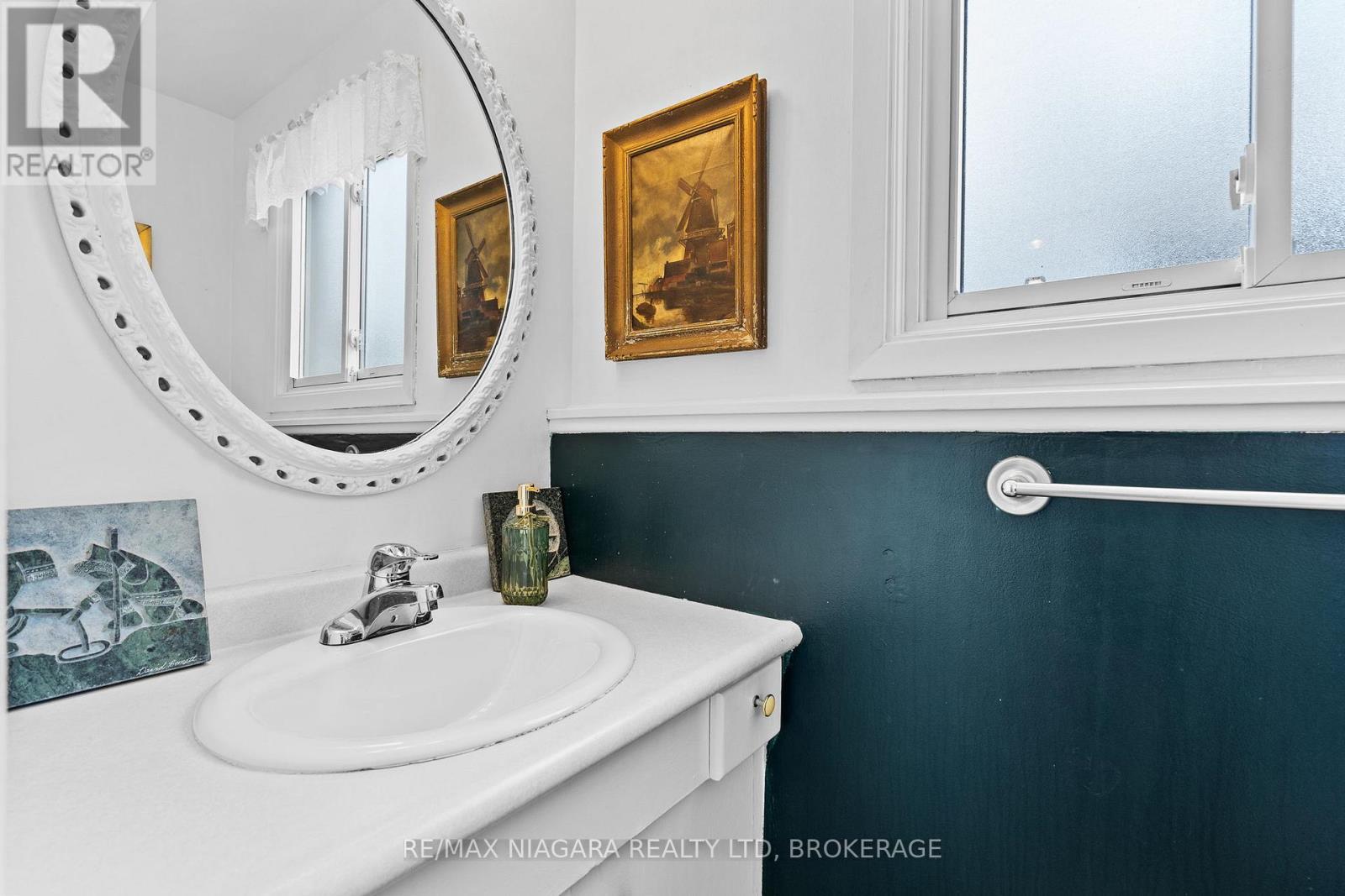 305 Centre Street, Niagara-On-The-Lake (Town), Ontario  L0S 1J0 - Photo 23 - X12615742