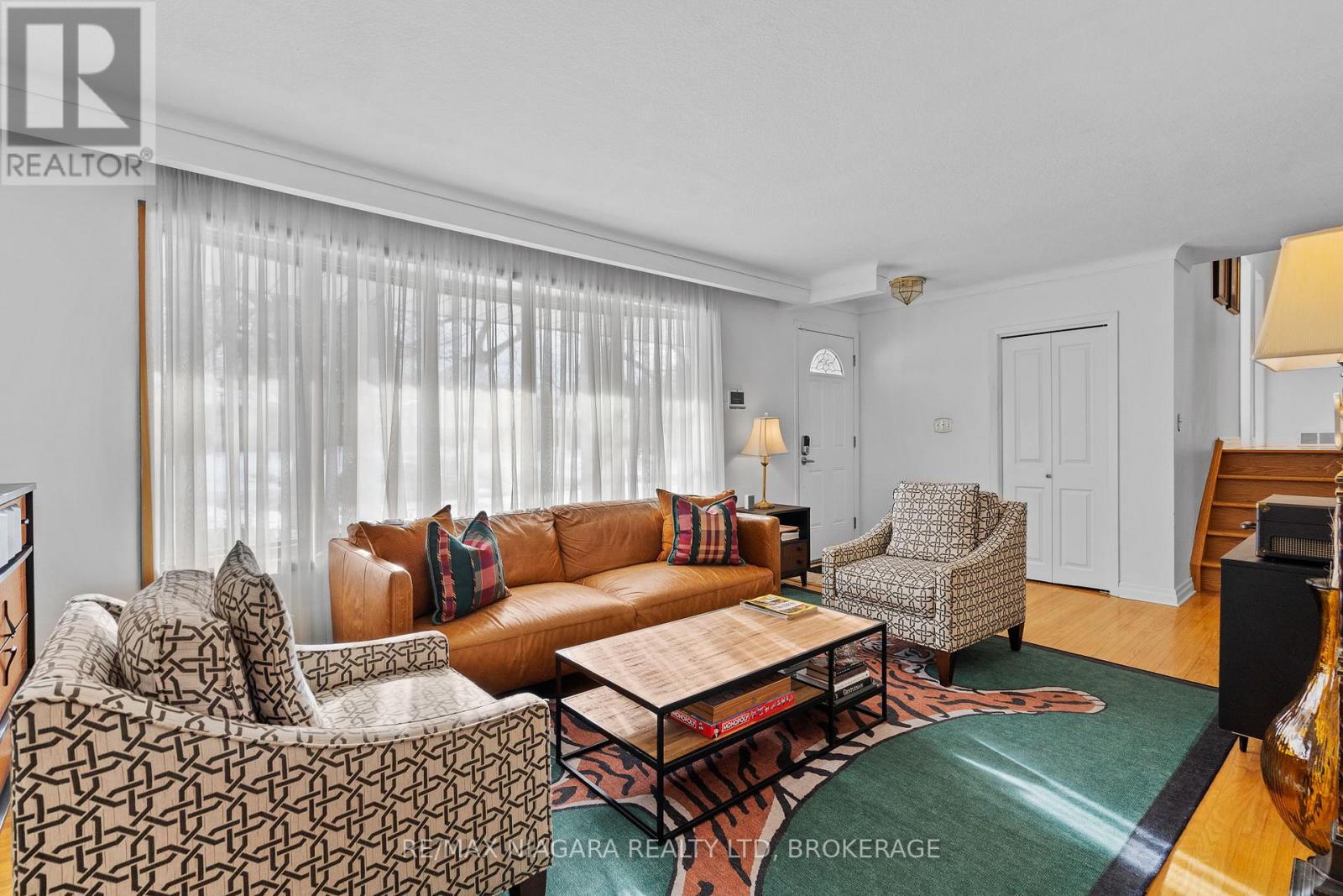 305 Centre Street, Niagara-On-The-Lake (Town), Ontario  L0S 1J0 - Photo 6 - X12615742