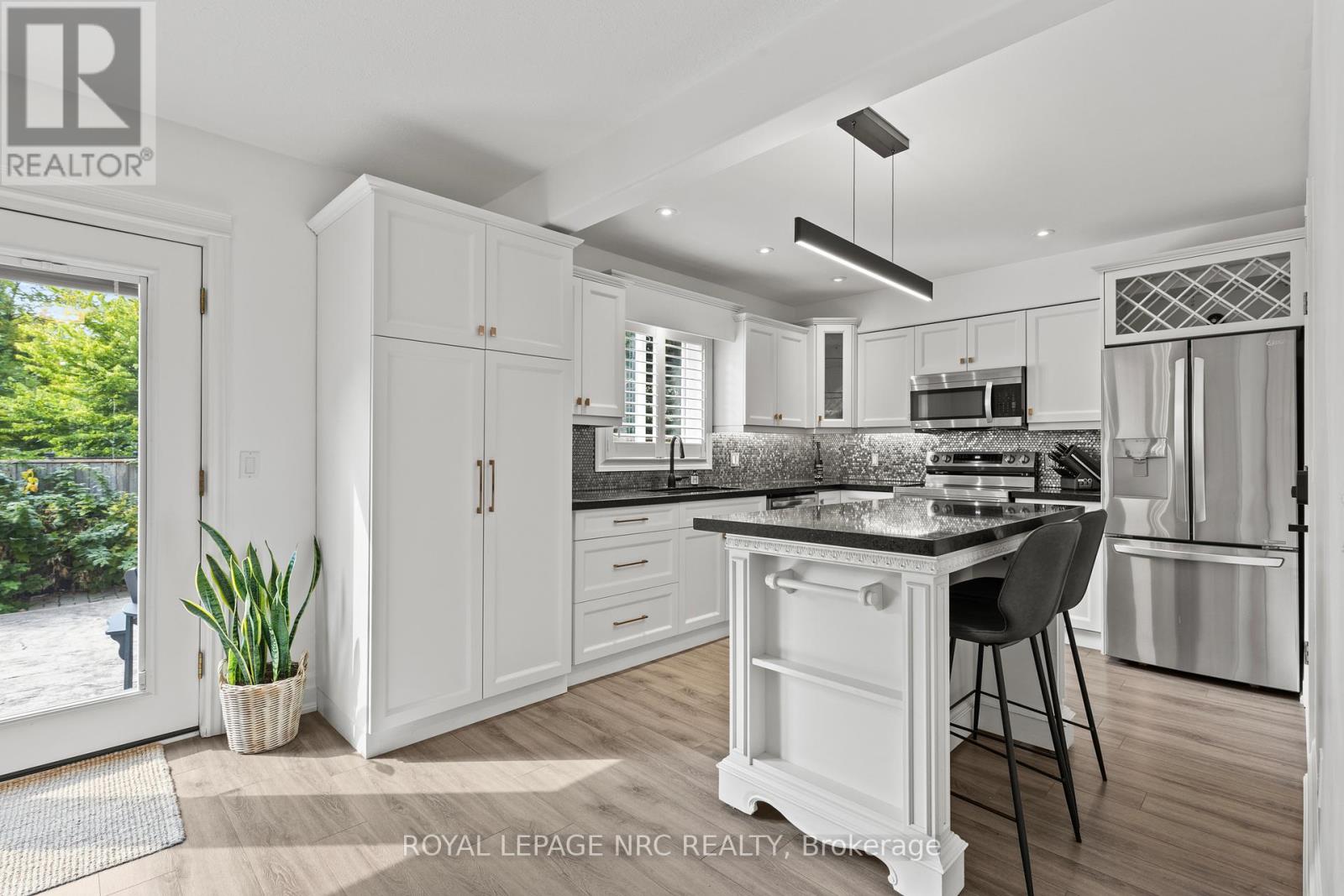 33 Broadway Avenue, St. Catharines (Port Weller), Ontario  L2M 1M3 - Photo 12 - X12615900