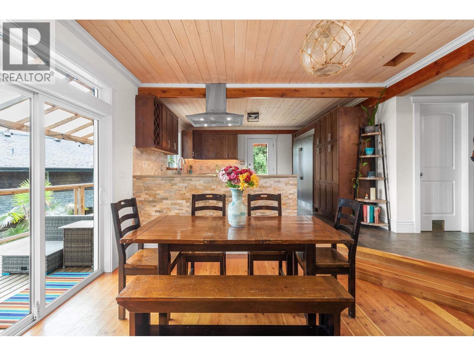 964 Village Drive, Bowen Island, British Columbia  V0N 1G1 - Photo 11 - R3073197