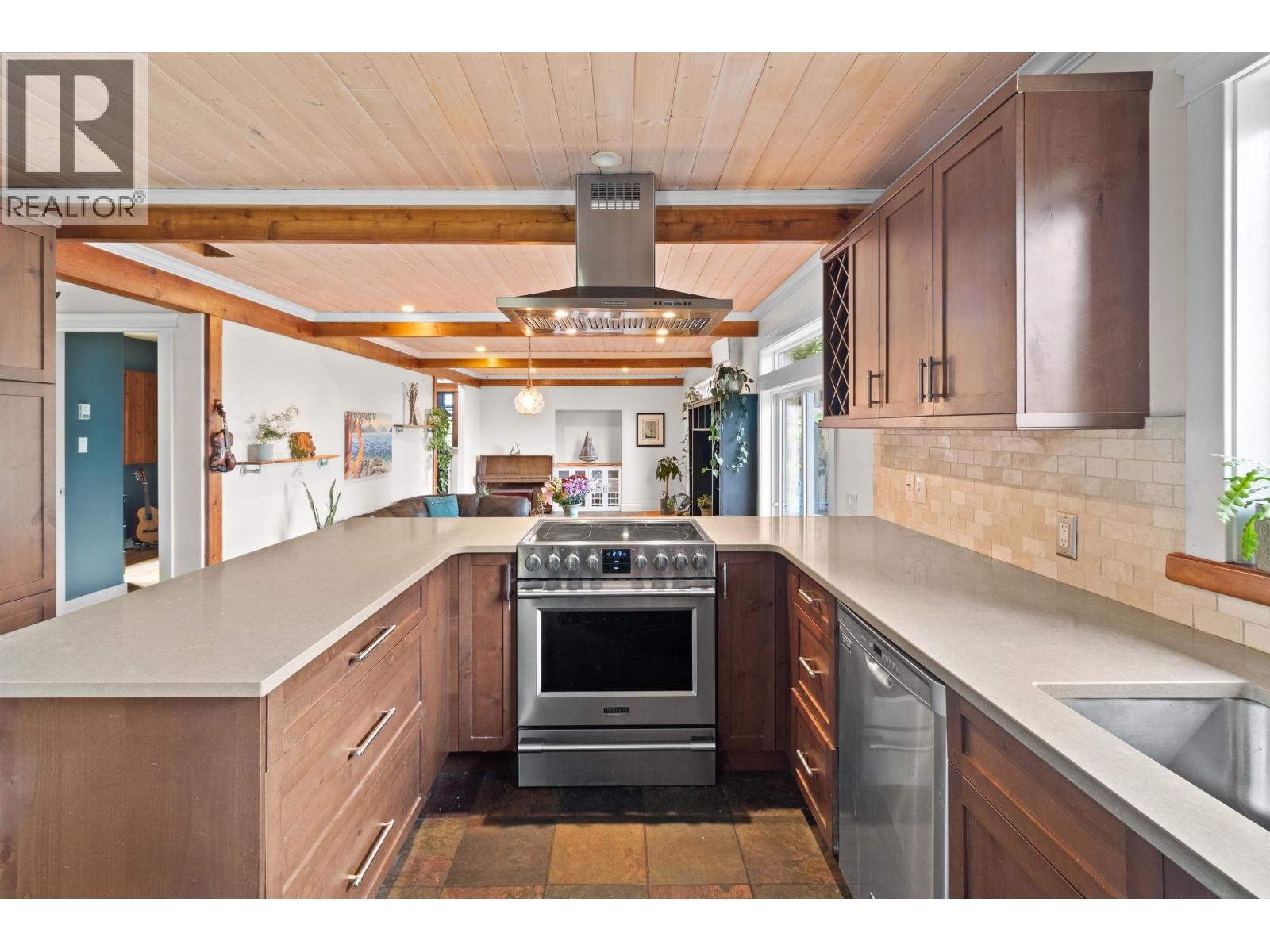 964 Village Drive, Bowen Island, British Columbia  V0N 1G1 - Photo 13 - R3073197