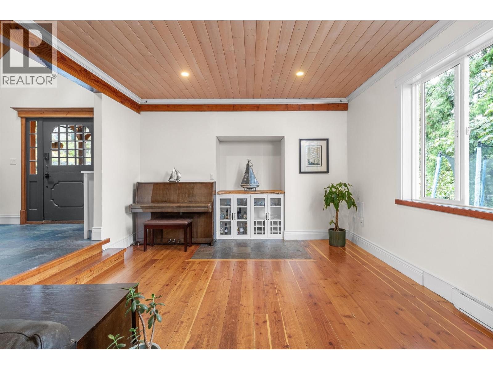 964 Village Drive, Bowen Island, British Columbia  V0N 1G1 - Photo 9 - R3073197