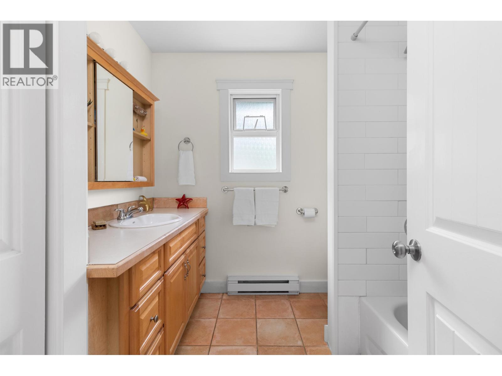 964 Village Drive, Bowen Island, British Columbia  V0N 1G1 - Photo 30 - R3073197