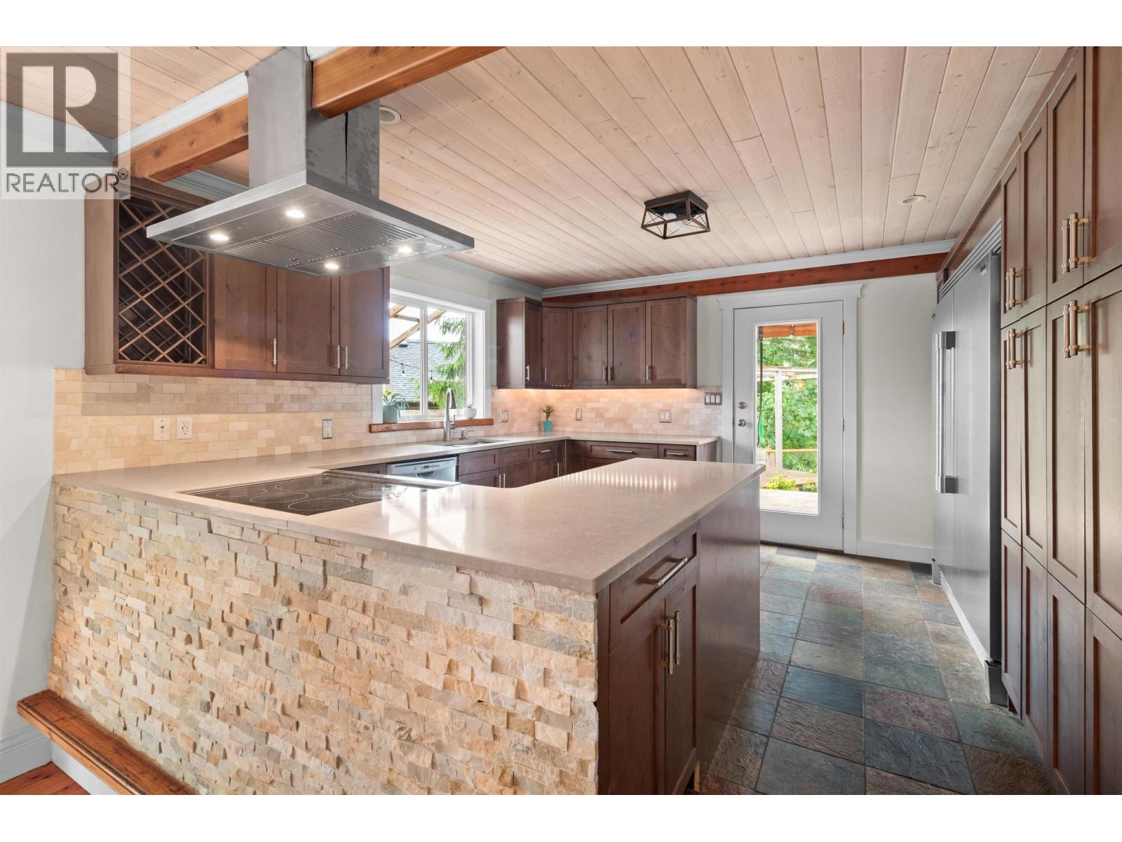 964 Village Drive, Bowen Island, British Columbia  V0N 1G1 - Photo 12 - R3073197