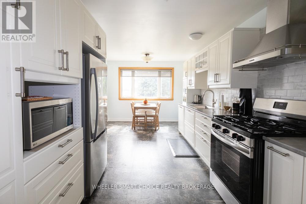 15206 Colonial Drive, South Stormont, Ontario  K0C 1M0 - Photo 19 - X12401432