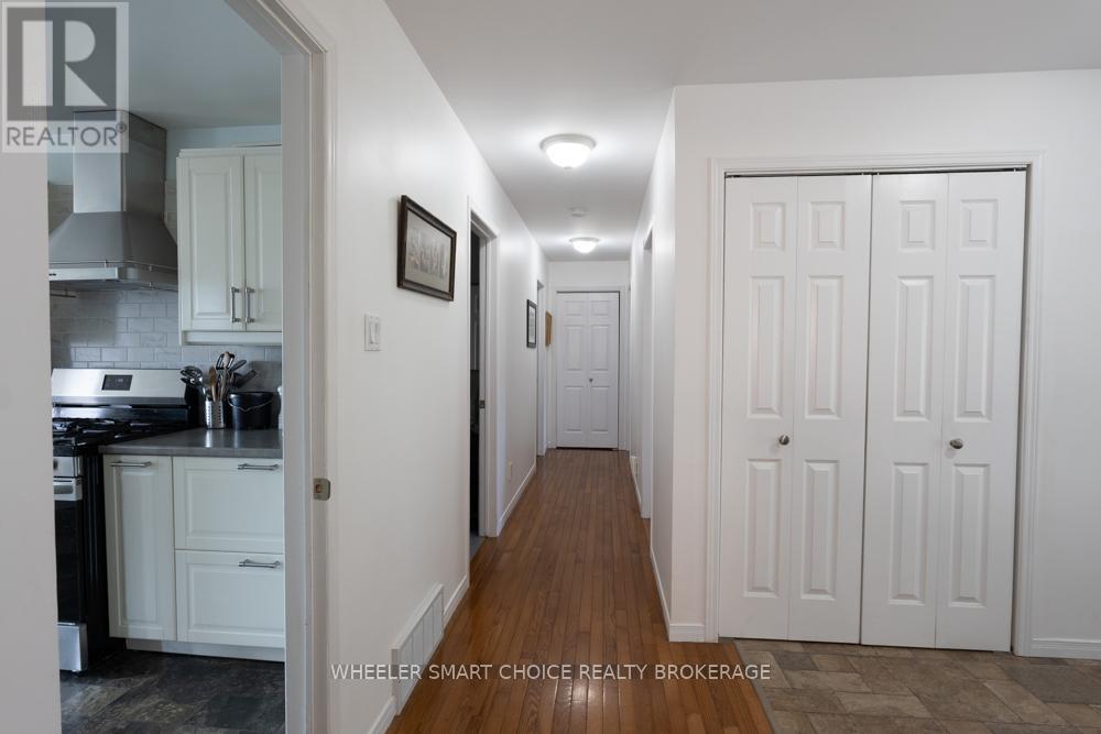 15206 Colonial Drive, South Stormont, Ontario  K0C 1M0 - Photo 18 - X12401432