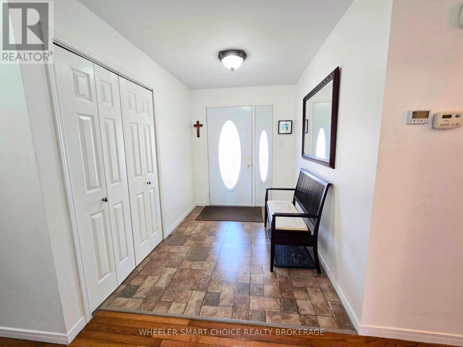 15206 Colonial Drive, South Stormont, Ontario  K0C 1M0 - Photo 12 - X12401432