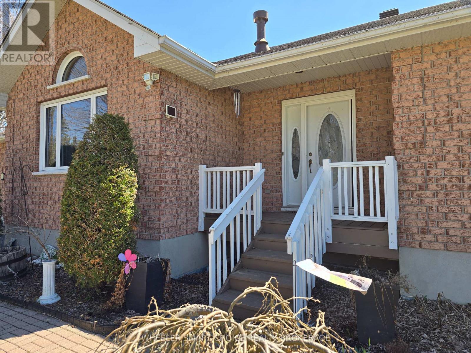 15206 Colonial Drive, South Stormont, Ontario  K0C 1M0 - Photo 5 - X12401432