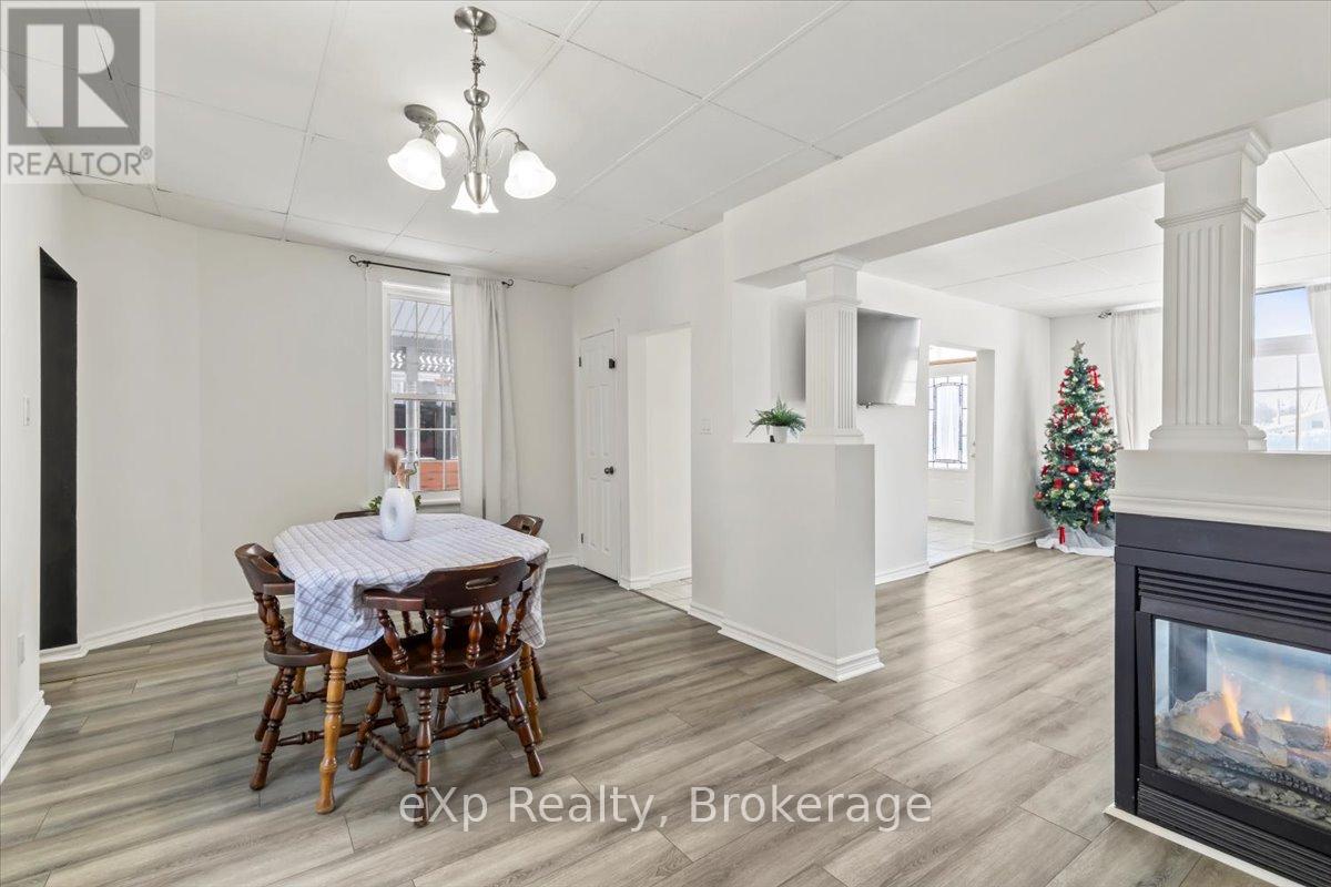 209 Garafraxa Street S, West Grey, Ontario N0G 1R0 - Photo 7 - X12615816