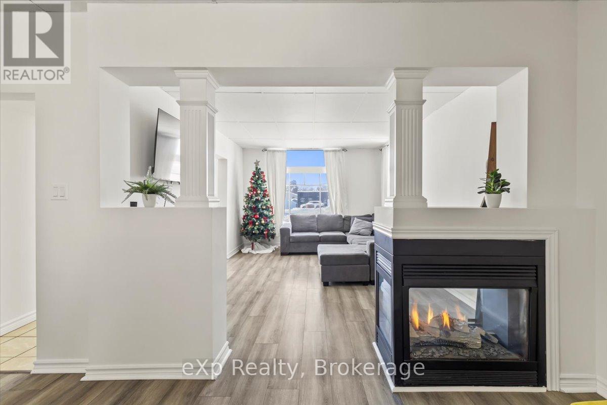 209 Garafraxa Street S, West Grey, Ontario N0G 1R0 - Photo 8 - X12615816