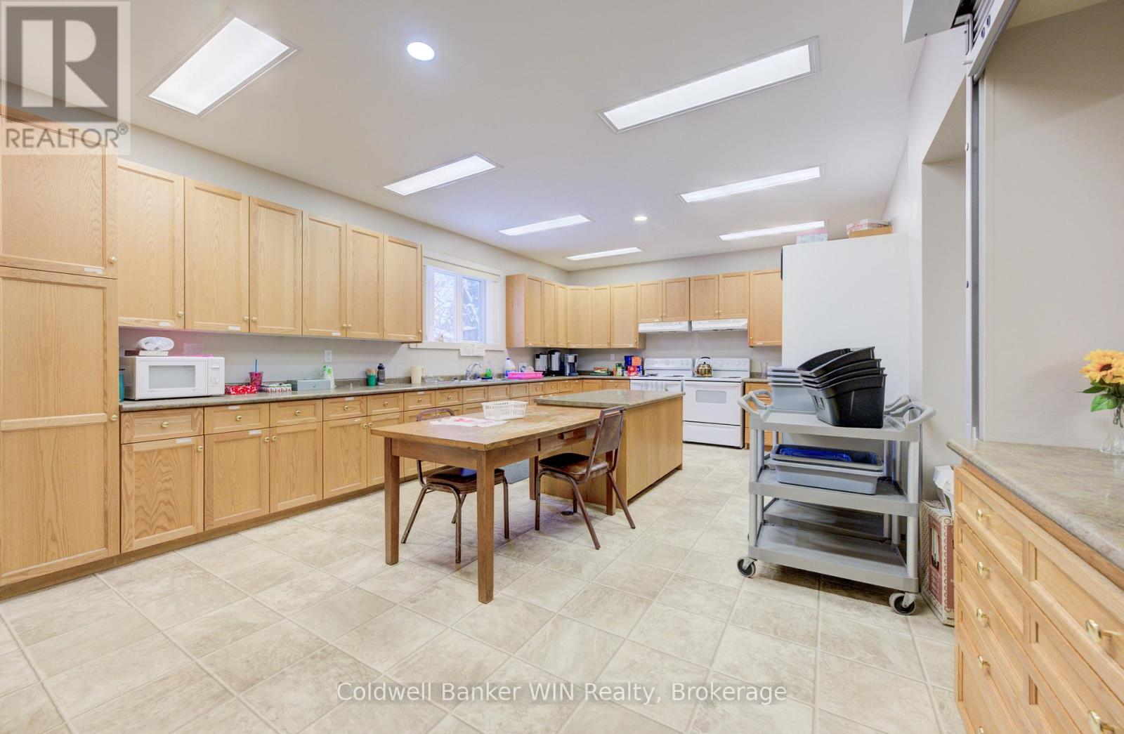 196 Birmingham Street E, Wellington North, Ontario N0G 2L2 - Photo 21 - X12615868