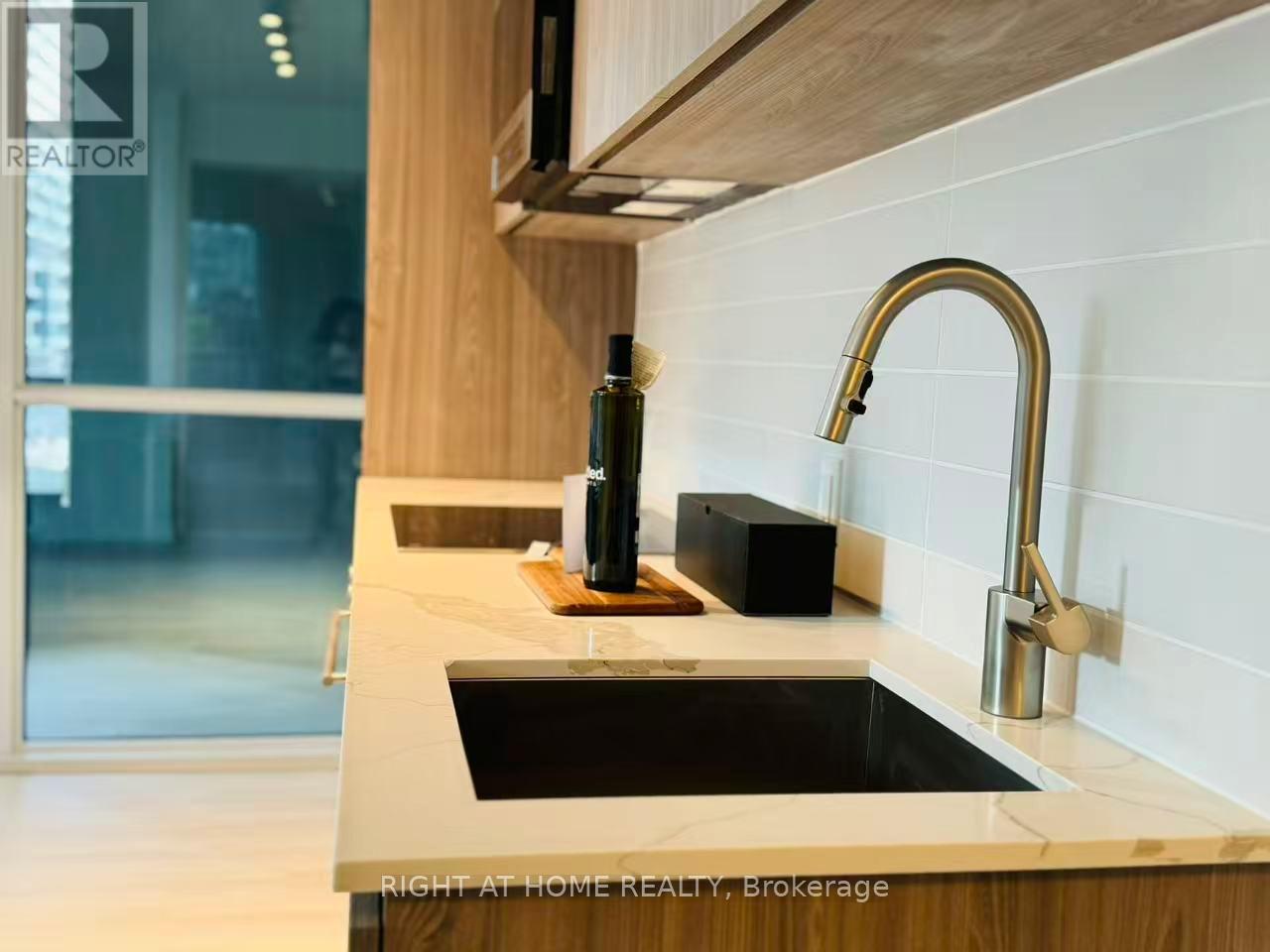 303 - 110 Broadway Avenue, Toronto, Ontario  M4P 1V7 - Photo 8 - C12615838