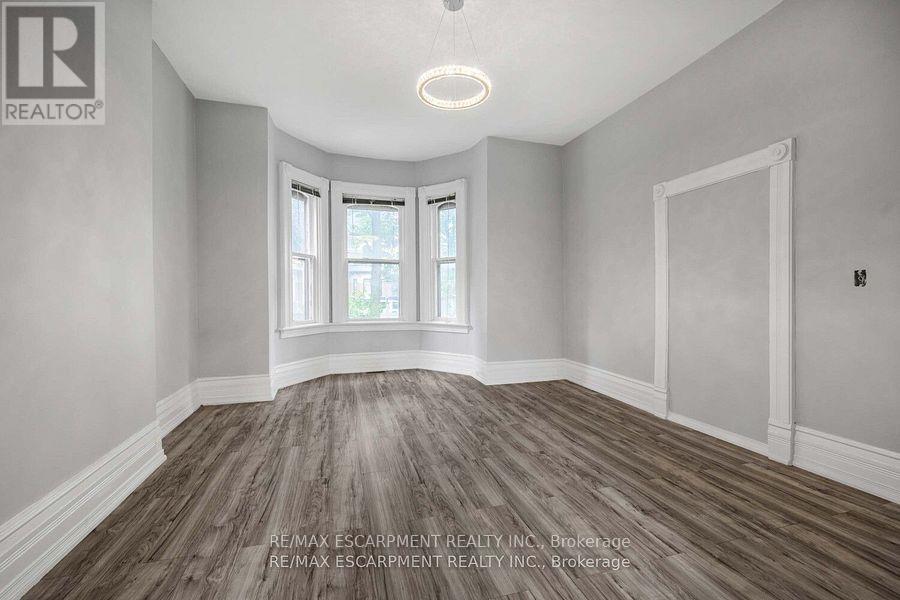 4 - 35 Beaconsfield Avenue, Toronto, Ontario  M6J 3J1 - Photo 5 - C12615906