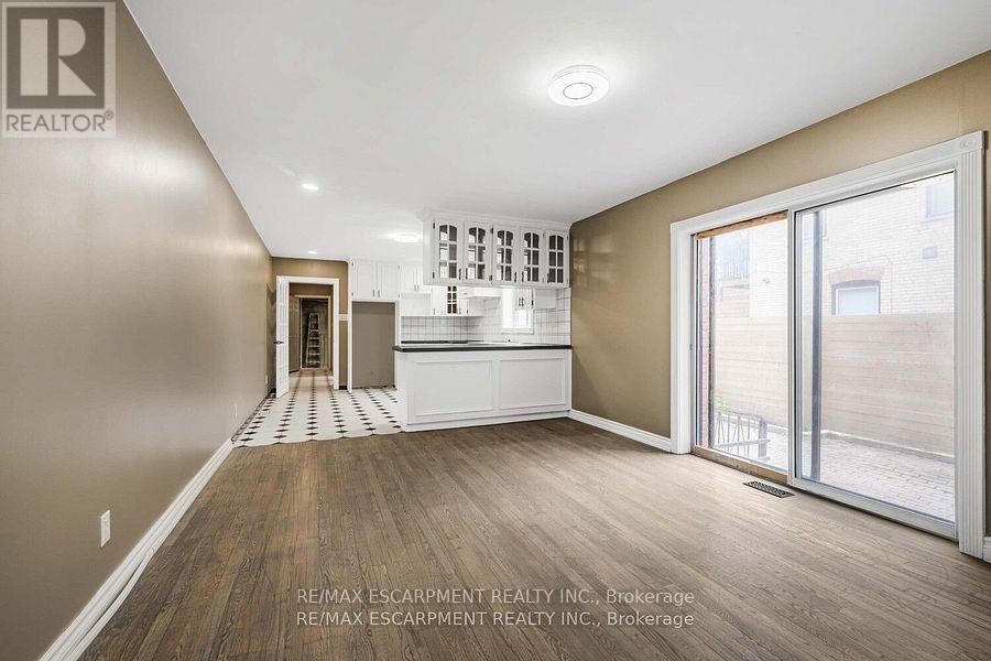 4 - 35 Beaconsfield Avenue, Toronto, Ontario  M6J 3J1 - Photo 6 - C12615906