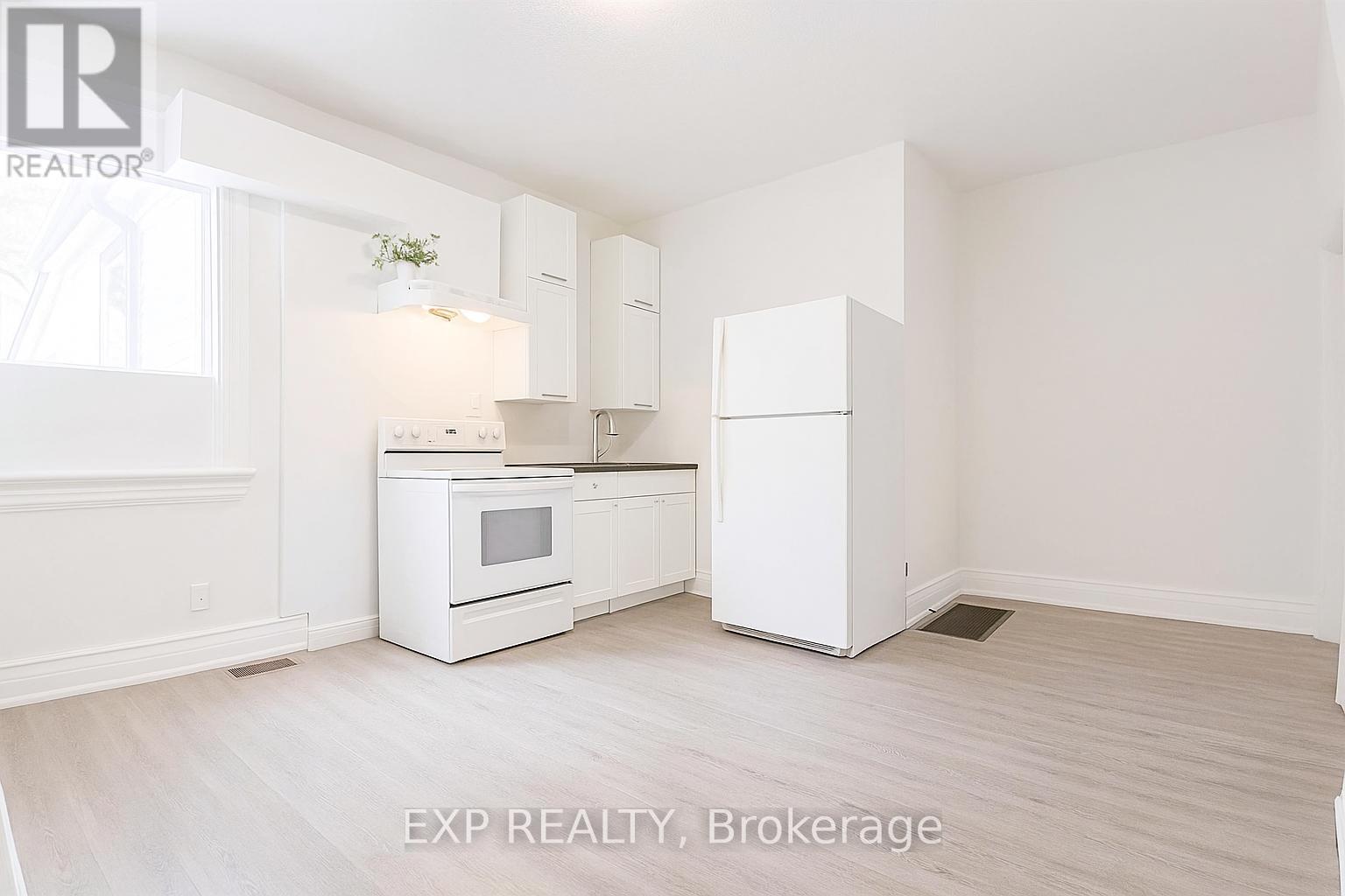 MAIN - 207 GAMBLE AVENUE, Toronto, Ontario