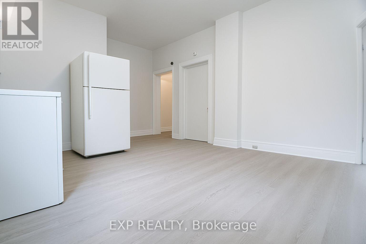 Main - 207 Gamble Avenue, Toronto, Ontario  M4J 2P4 - Photo 4 - E12615740