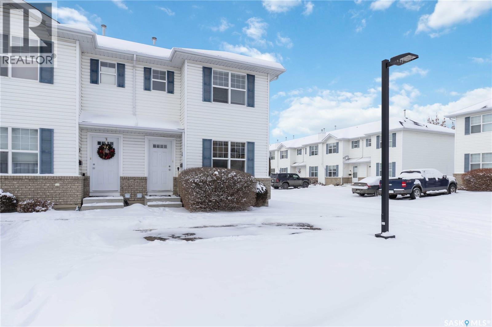 33 102 Pawlychenko Lane, Saskatoon, Saskatchewan  S7V 1G9 - Photo 2 - SK025457