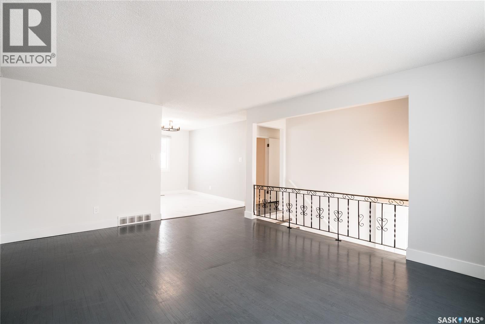 1409 Preston Avenue S, Saskatoon, Saskatchewan  S7H 2V5 - Photo 3 - SK025445