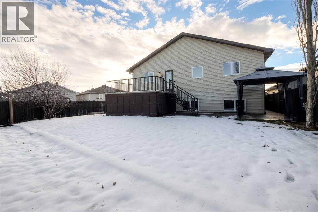 11 Cougar Cove N, Lethbridge, Alberta  T1H 6M7 - Photo 2 - A2274484