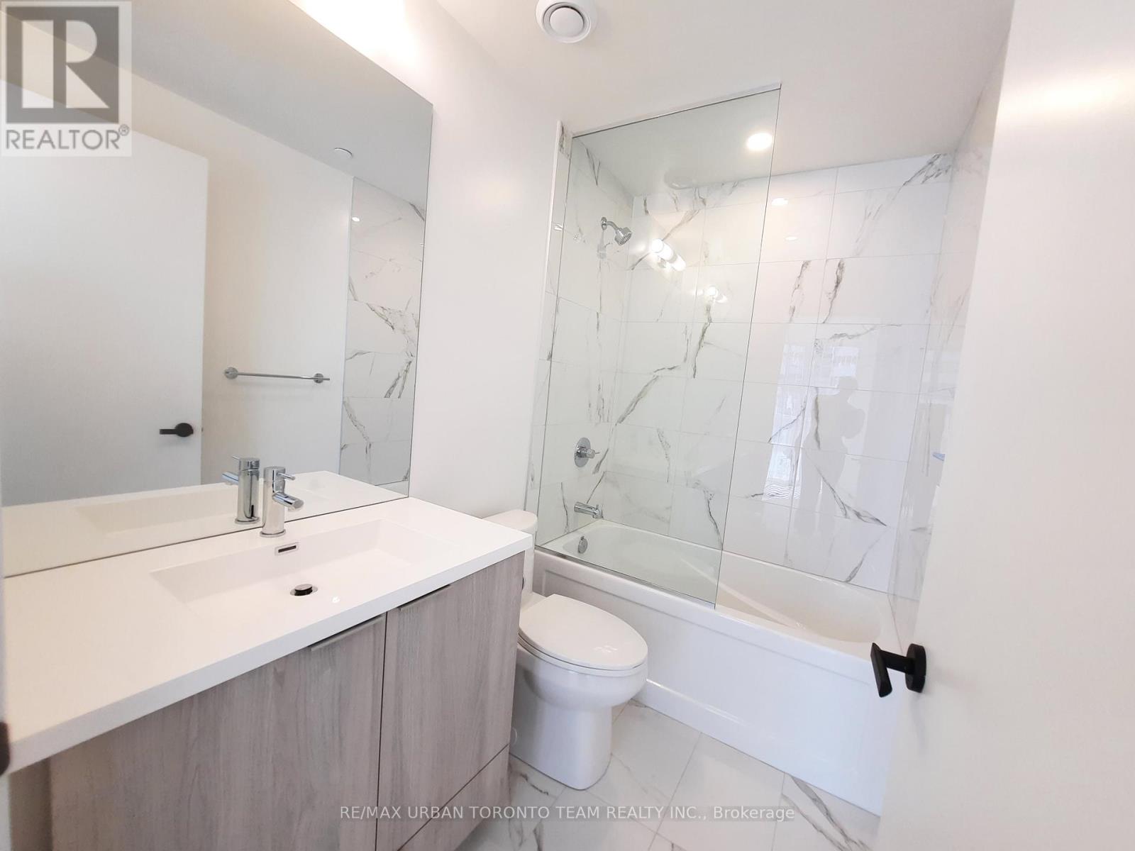 901 - 8 Interchange Way, Vaughan, Ontario  L4K 5Z7 - Photo 8 - N12530036