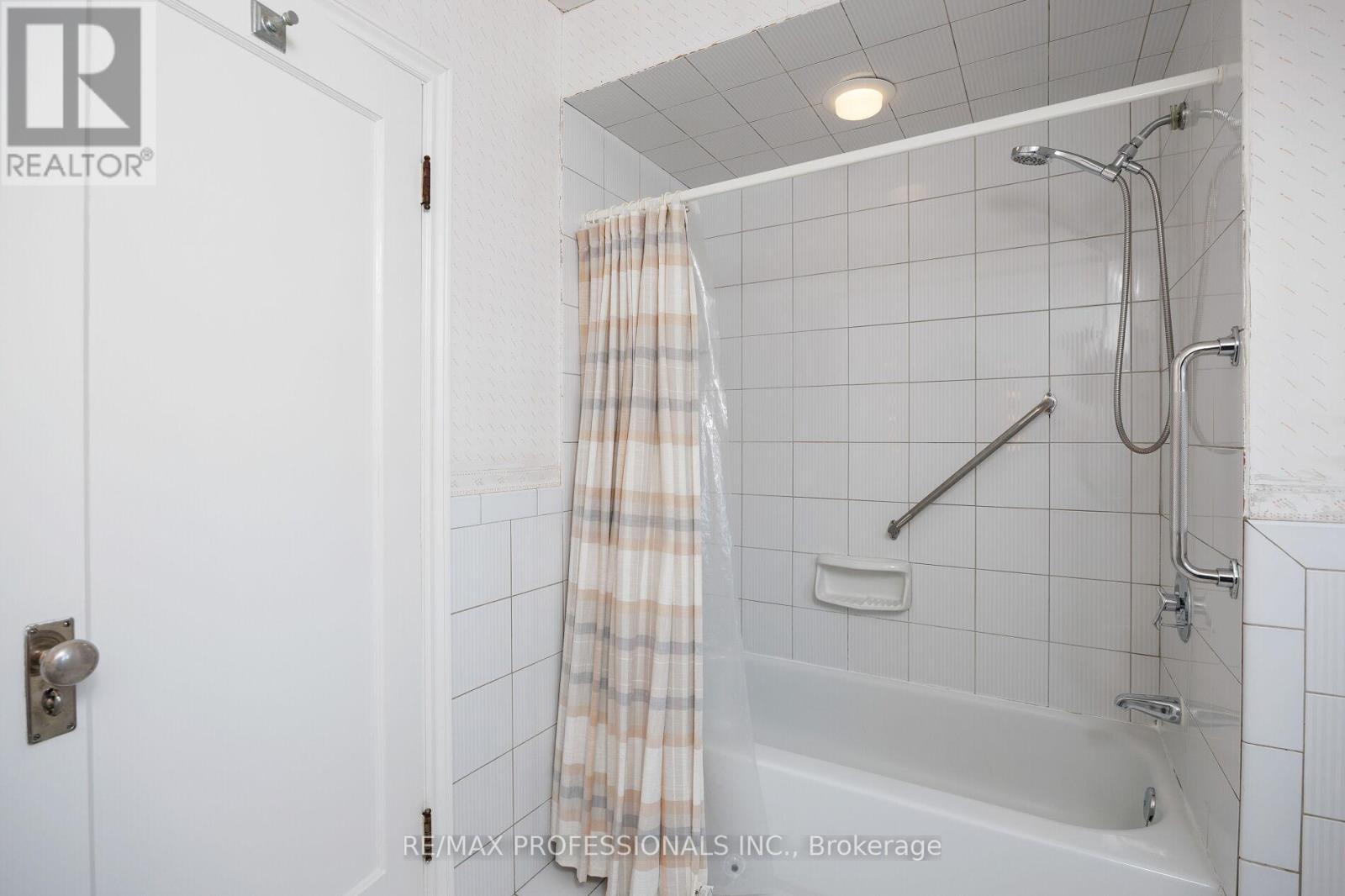 50 Wendover Road, Toronto, Ontario  M8X 2L3 - Photo 33 - W12590998