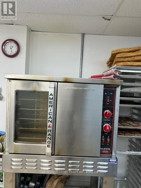 16 Wilstead Drive, Newmarket, Ontario  L3Y 4T9 - Photo 10 - N12615786