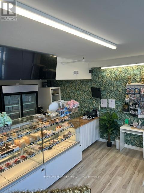 16 Wilstead Drive, Newmarket, Ontario  L3Y 4T9 - Photo 2 - N12615786