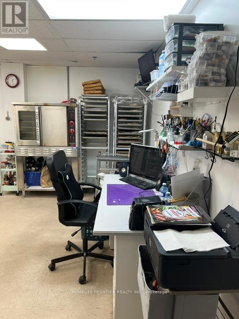 16 Wilstead Drive, Newmarket, Ontario  L3Y 4T9 - Photo 9 - N12615786