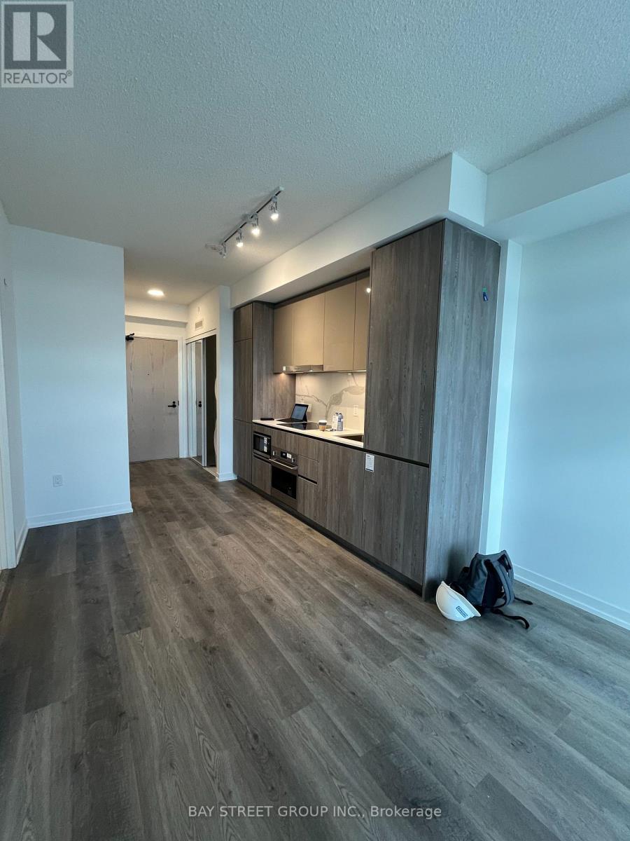 2211 - 8 Interchange Way, Vaughan, Ontario  L4K 0R2 - Photo 4 - N12615874