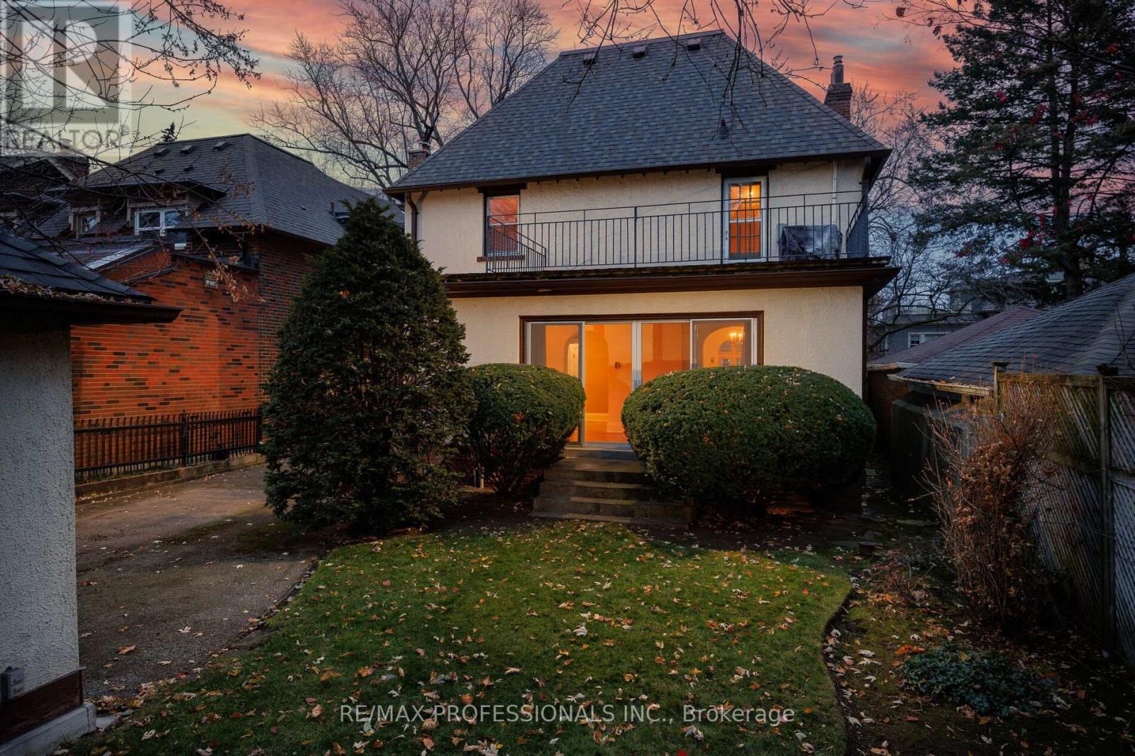 50 Wendover Road, Toronto, Ontario  M8X 2L3 - Photo 4 - W12590998