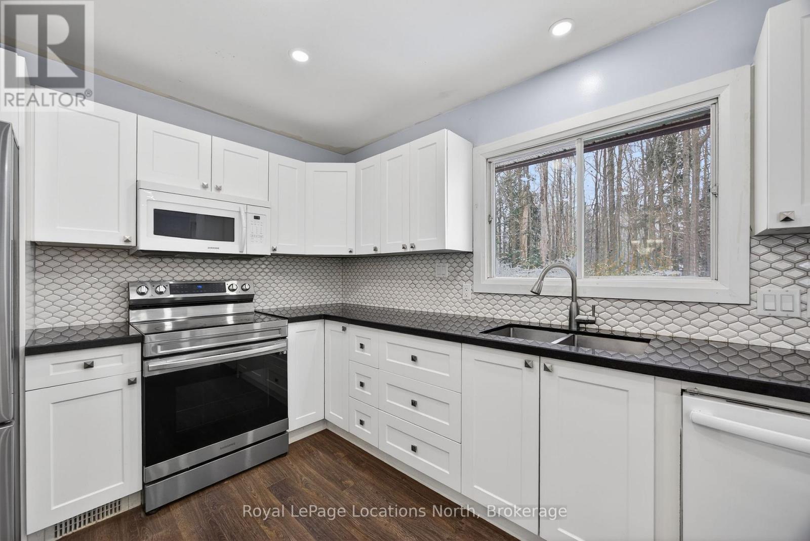 40 Rue Vanier Street, Tiny, Ontario  L9M 0J2 - Photo 9 - S12605746