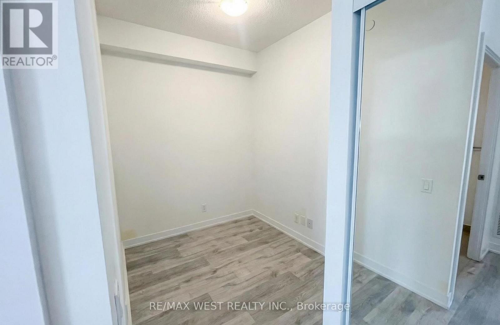 419 - 251 Manitoba Street, Toronto, Ontario  M8Y 0C7 - Photo 3 - W12615724