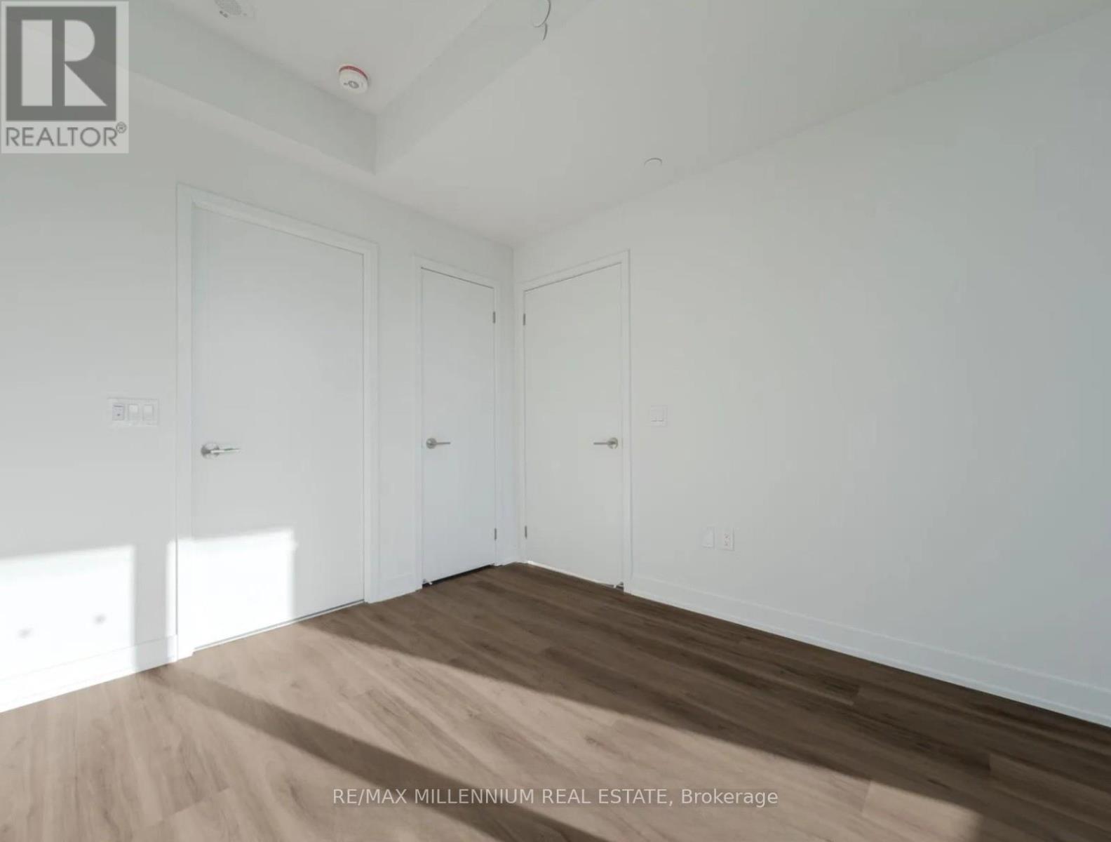 416 - 1 Fairview Road, Mississauga, Ontario  L5A 4C6 - Photo 5 - W12615780