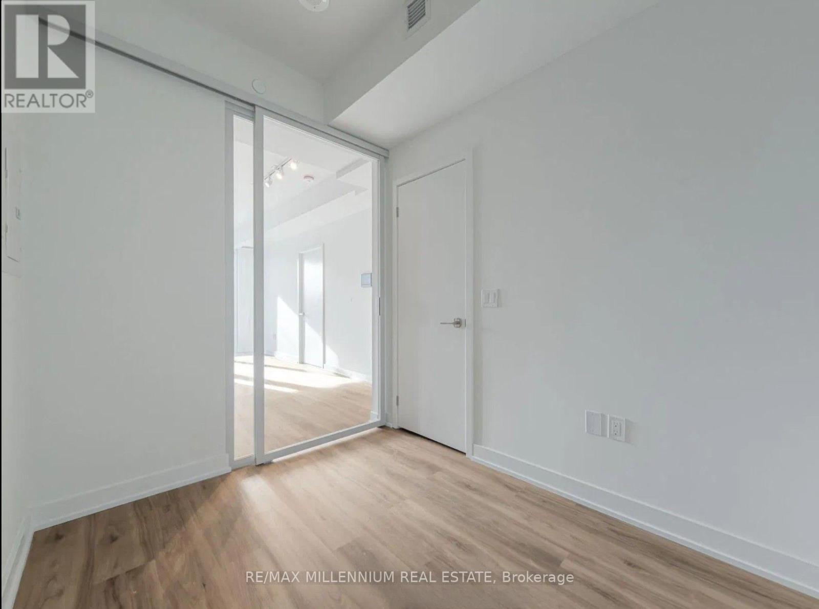 416 - 1 Fairview Road, Mississauga, Ontario  L5A 4C6 - Photo 6 - W12615780