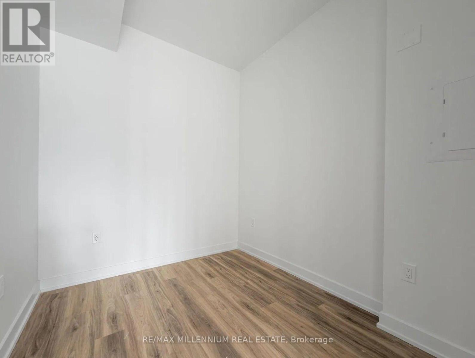 416 - 1 Fairview Road, Mississauga, Ontario  L5A 4C6 - Photo 7 - W12615780