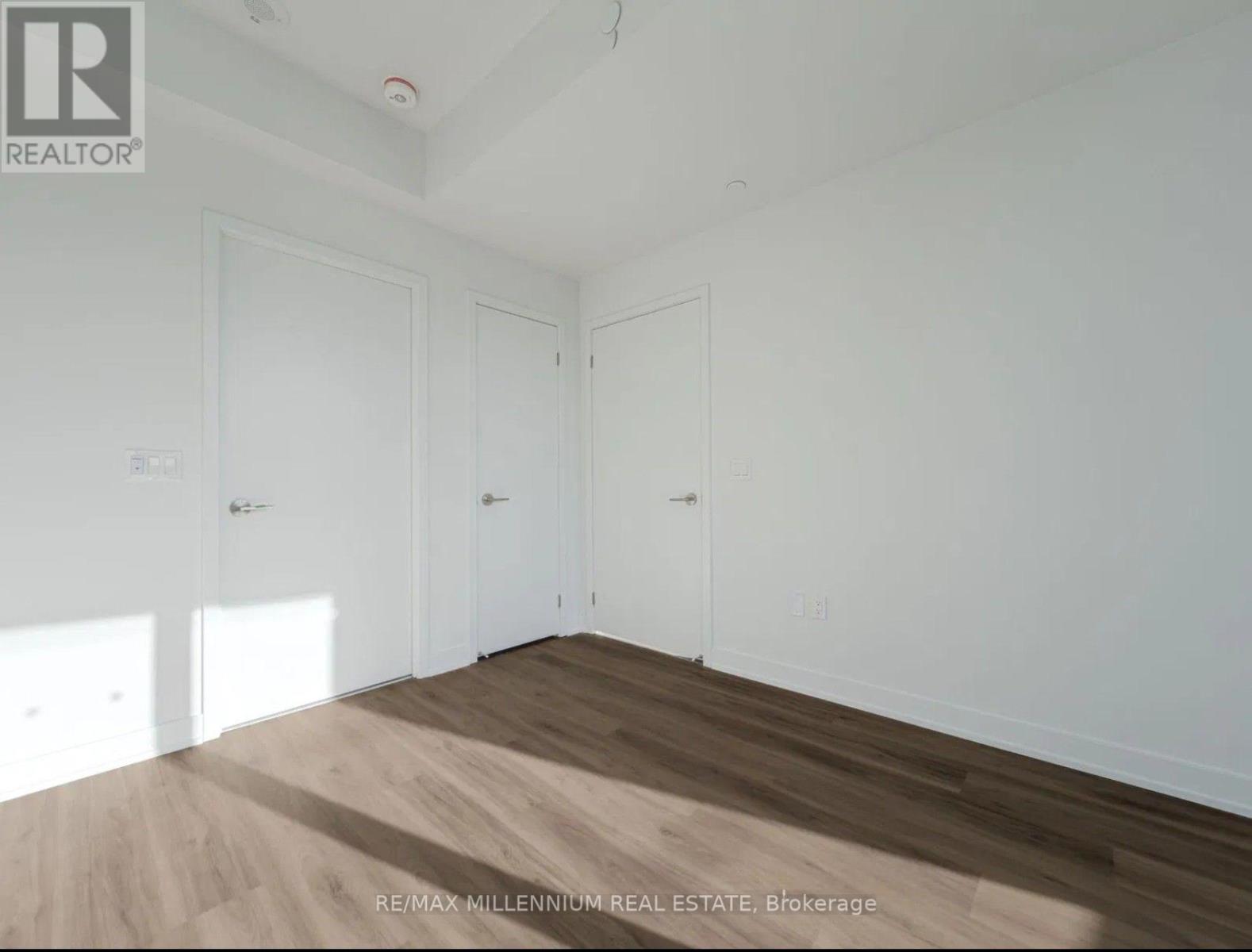 416 - 1 Fairview Road, Mississauga, Ontario  L5A 4C6 - Photo 8 - W12615780