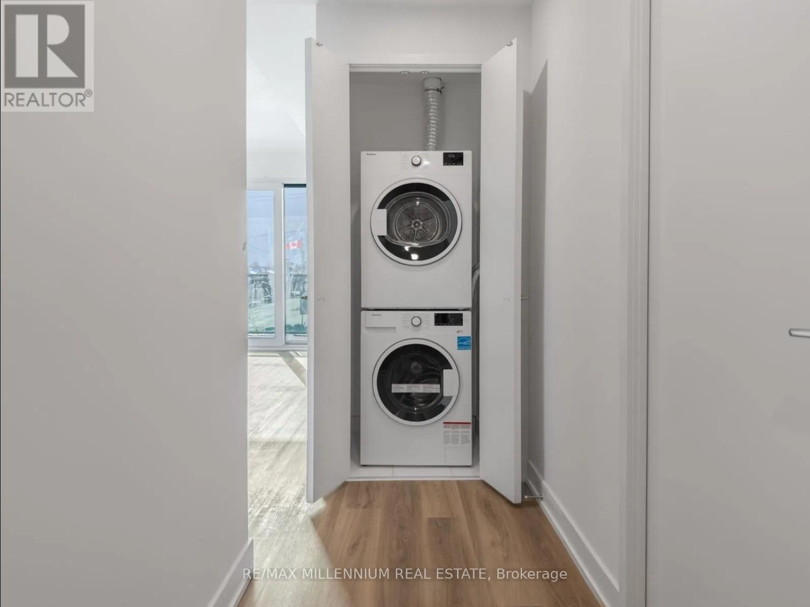 416 - 1 Fairview Road, Mississauga, Ontario  L5A 4C6 - Photo 9 - W12615780