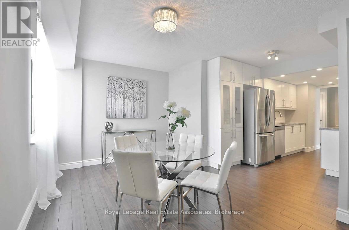 1006 - 3100 Kirwin Avenue, Mississauga, Ontario  L5A 3S6 - Photo 2 - W12615818