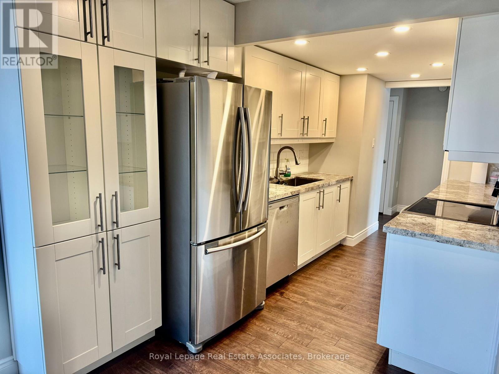 1006 - 3100 Kirwin Avenue, Mississauga, Ontario  L5A 3S6 - Photo 4 - W12615818