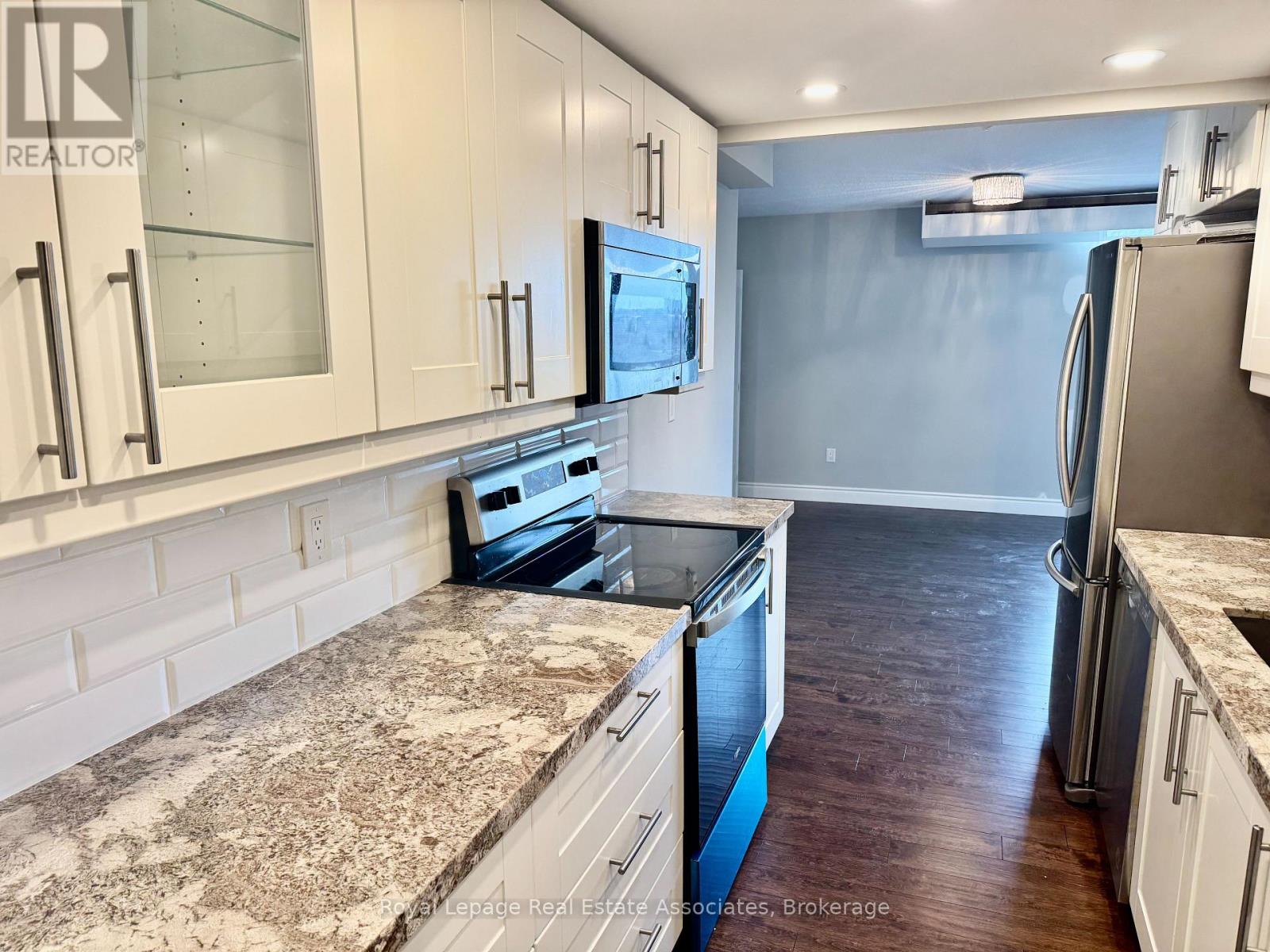 1006 - 3100 Kirwin Avenue, Mississauga, Ontario  L5A 3S6 - Photo 5 - W12615818