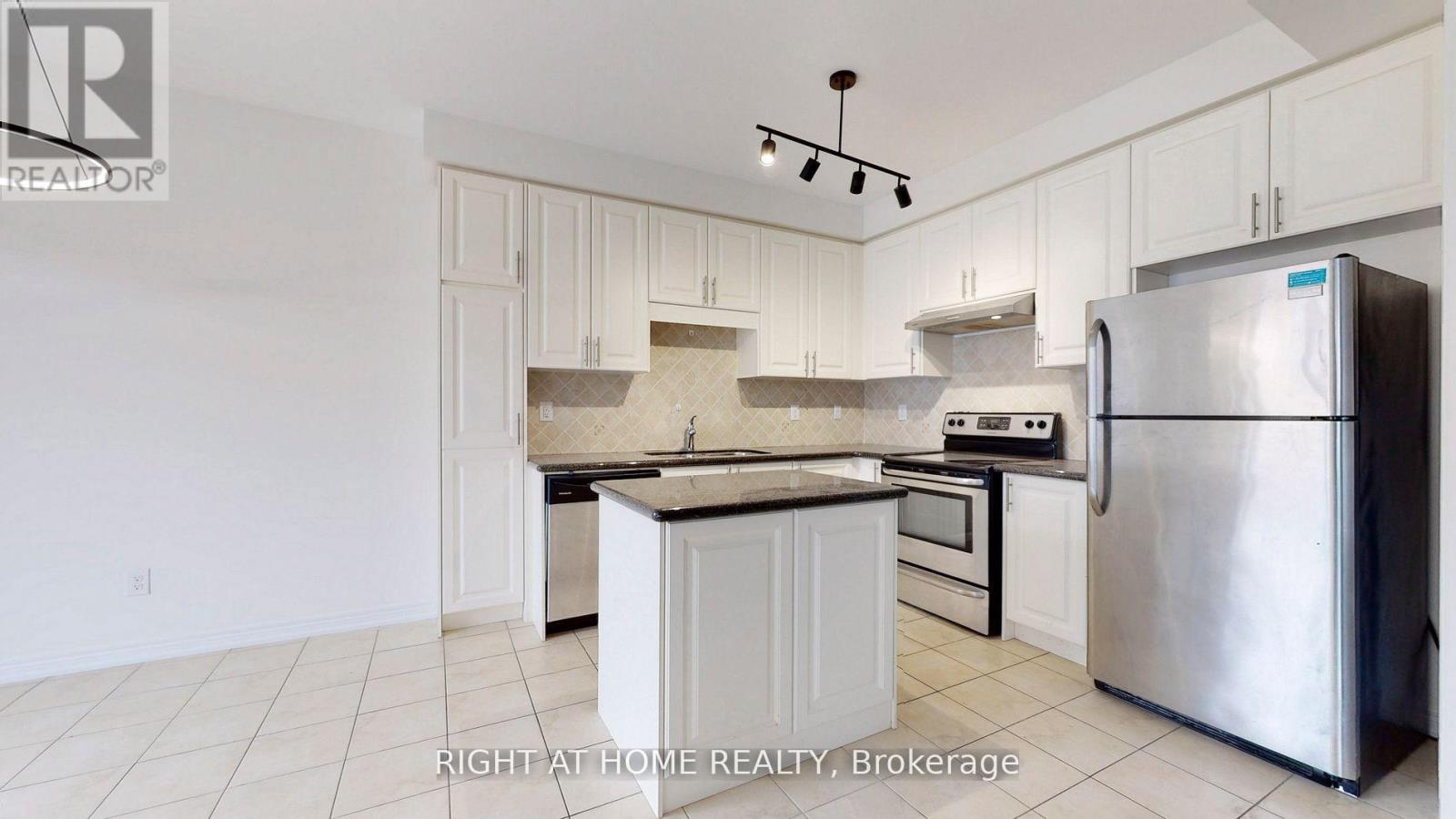 5592 Meadowcrest Avenue, Mississauga, Ontario  L5M 0N1 - Photo 10 - W12615832