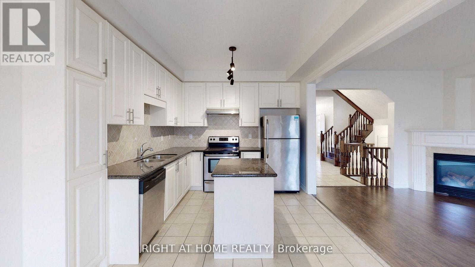 5592 Meadowcrest Avenue, Mississauga, Ontario  L5M 0N1 - Photo 12 - W12615832